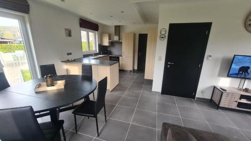 Anhée House | Gîte au 14: Tranquil Retreat with Garden Near Dinant