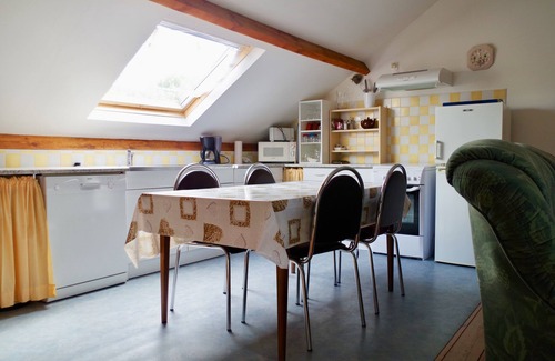 Camiers Apartment | Cozy Gîte AU BON AIR with Ocean View & Pool in Camiers