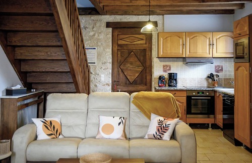 Chenou House | Relaxing Gîte au Calme: Pool, Breakfast & Family-Friendly