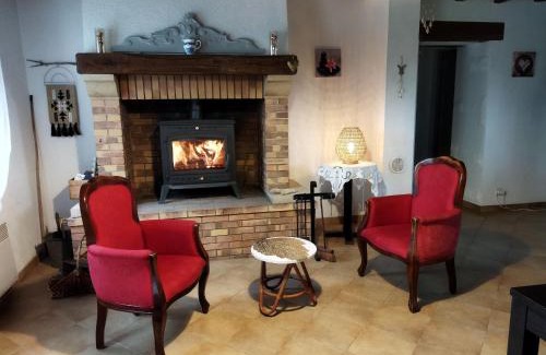 Le Chatelet House | Serene Gîte with Orchard Near Hiking & Cultural Sites