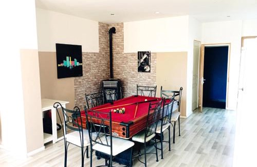 Ecury-sur-Coole Apartment | Quiet Loft with Pool and Parking, 10 Min from City Center