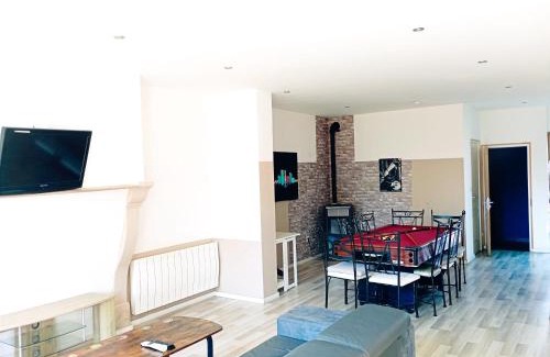 Ecury-sur-Coole Apartment | Quiet Loft with Pool and Parking, 10 Min from City Center