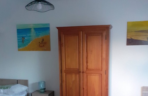 Flixecourt House | Tranquil Gîte Near Shops with Family and Pet-Friendly Amenities