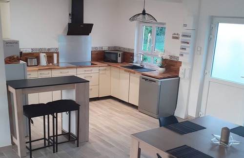 Flixecourt House | Tranquil Gîte Near Shops with Family and Pet-Friendly Amenities