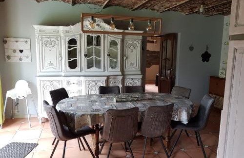 Champlon House | Gîte Au Coeur de Champlon: 4-Star Stay with Pet-Friendly Perks