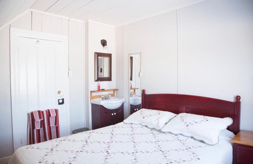 Perce Bed & Breakfast | Relaxing Oceanfront Getaway at Au Coin De La Berge B&B