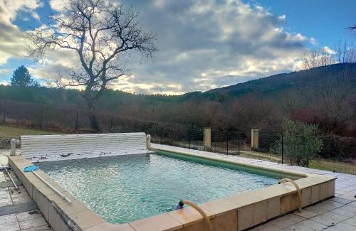 Aurel House | Pet-Friendly Gîte au Pays des Lavandes with Pool Access