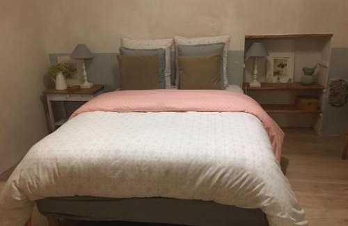 Chateldon House | Delightful Gîte Au petit bonheur - Pet & Child Friendly Stay