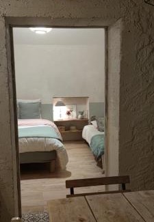 Chateldon House | Delightful Gîte Au petit bonheur - Pet & Child Friendly Stay