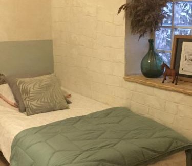 Chateldon House | Delightful Gîte Au petit bonheur - Pet & Child Friendly Stay