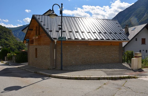 Hermillon House | Guest Rated: 10/10 Gîte "Au Pied des Cols" with Pool & Spa