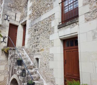 Saint-Martin-le-Beau House | Gîte Au près du Lys: Family-Friendly Escape Rated 9.2/10