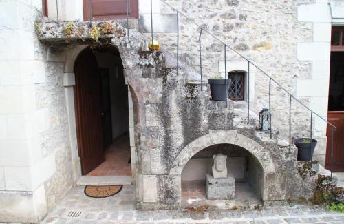 Saint-Martin-le-Beau House | Gîte Au près du Lys: Family-Friendly Escape Rated 9.2/10