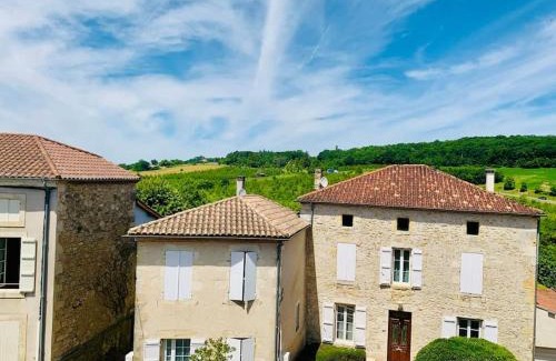 Aubiac House | Family-Friendly Gîte Aubiacais for 10 with Pet Access