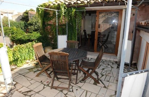Capestang House | Charming Gîte aux Berges du Canal: Pet-Friendly Retreat
