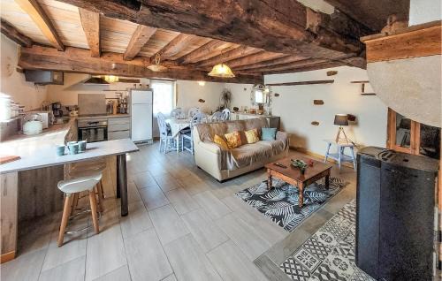 Pouilly-sous-Charlieu House | Relax at Gîte Aux Hirondelles with a Pool and Family Fun