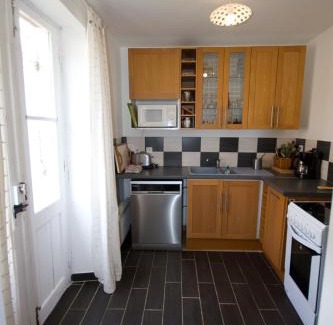 Noaillan House | Discover Gîte Aux Tuileries: Pet-Friendly Family Retreat