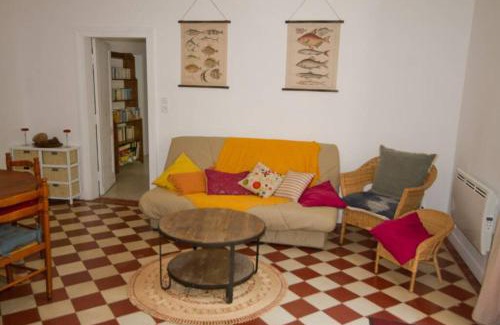 Noaillan House | Discover Gîte Aux Tuileries: Pet-Friendly Family Retreat