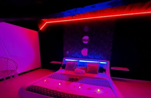 Pleyben Apartment | Relaxing Gîte with Private Jacuzzi and Ocean Views