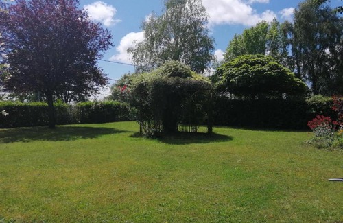 Avrilly House | Gîte Avrilly: Ideal Retreat with Pool & Child-Friendly Atmosphere
