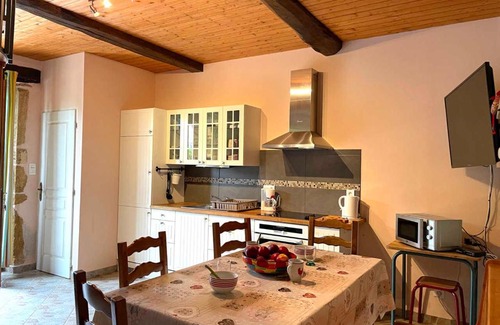 Avrilly House | Gîte Avrilly: Ideal Retreat with Pool & Child-Friendly Atmosphere