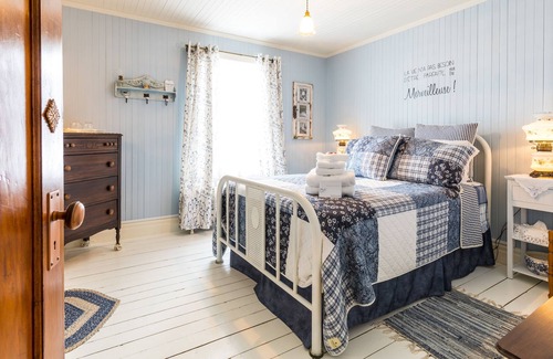 Macamic Bed & Breakfast | Quaint Gîte: Relaxing B&B with Oceanfront Views & Pool