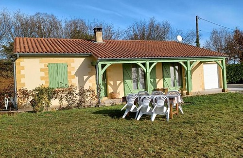 Marcillac-Saint-Quentin House | Gîte Bel Horizon: Oceanfront Retreat with Pool & Pets Welcome