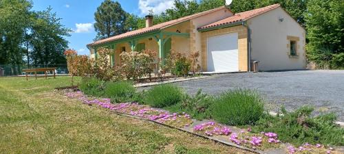 Marcillac-Saint-Quentin House | Gîte Bel Horizon: Oceanfront Retreat with Pool & Pets Welcome