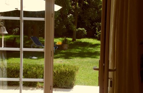 Renneville House | Gîte Belfloret: Oceanfront Retreat with Pool & Kids' Care