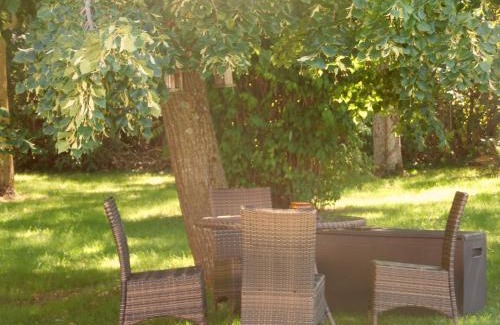 Renneville House | Gîte Belfloret: Oceanfront Retreat with Pool & Kids' Care