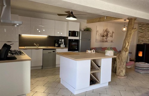Blomard House | Gîte Blomard: Family-Friendly Retreat with Pool Access
