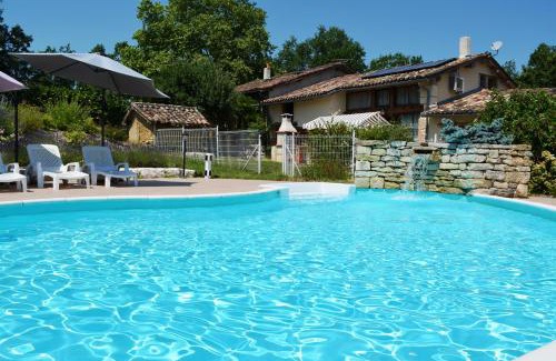 Lafrancaise House | Cozy Gîte Bois et Senteurs with Oceanfront Pool Access