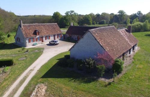Neuvy House | Family-Friendly Getaway at Gîte Bracieux - Rated 8/10