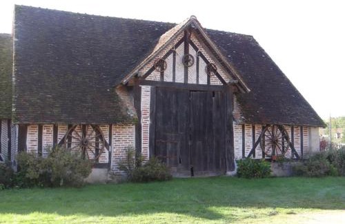 Neuvy House | Family-Friendly Getaway at Gîte Bracieux - Rated 8/10