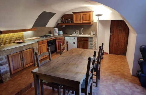 Monoblet House | Gîte Cévennes: Relax by the Pool with Llamas & River Access