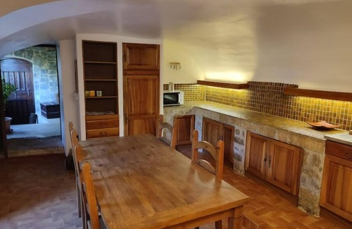Monoblet House | Gîte Cévennes: Relax by the Pool with Llamas & River Access
