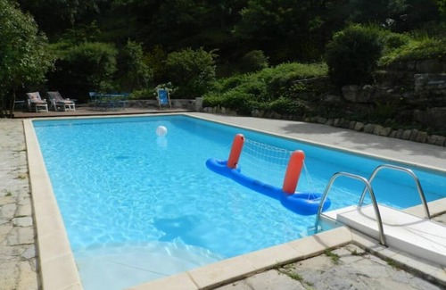 Monoblet House | Gîte Cévennes: Relax by the Pool with Llamas & River Access