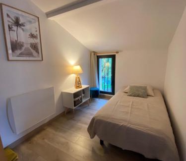 Audenge House | Gîte Cala Verde Jardin: Family-Friendly Retreat Near Beach