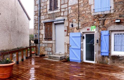 Saint-Nicolas-des-Biefs House | Gîte calme à la montagne avec animaux admis et Wi-Fi - FR-1-489-553
