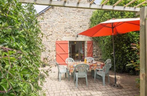 Guemene-Penfao House | Tranquil Gîte with Enclosed Garden and Family Activities