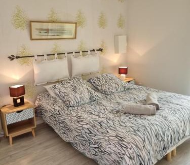 Theix-Noyalo House | Gîte Camaloth - Family-Friendly Retreat with Ocean Views
