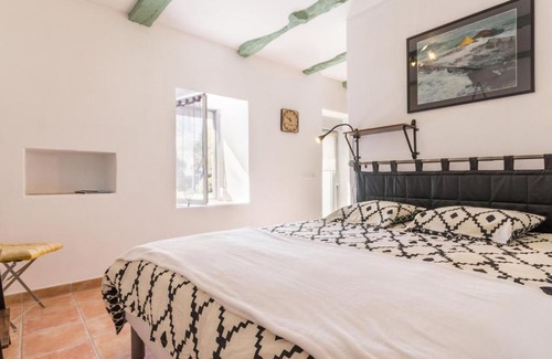 Casson House | Gîte Casson: Cozy Retreat with Pool for Two Guests