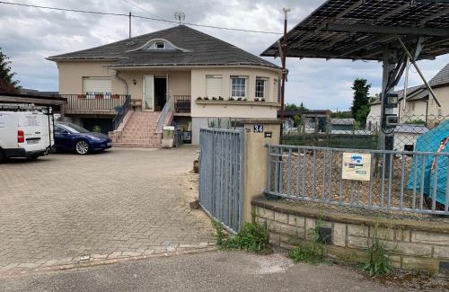 Reiningue Apartment | Family-Friendly Gîte Cedric: Rated 8/10 for Comfort