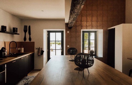 Robins Bay Cottage | Unforgettable INVINDIA Vineyard Cottage in Saint-Émilion