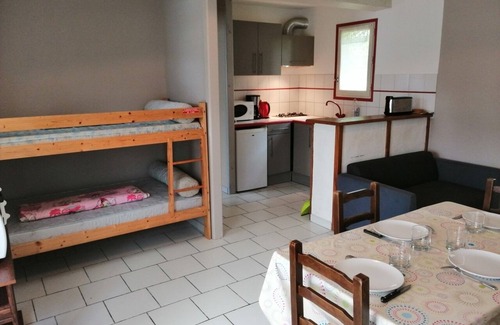 Thonac Cottage | Family-Friendly Gîte Chêvrefeuille near Lascaux with Pool