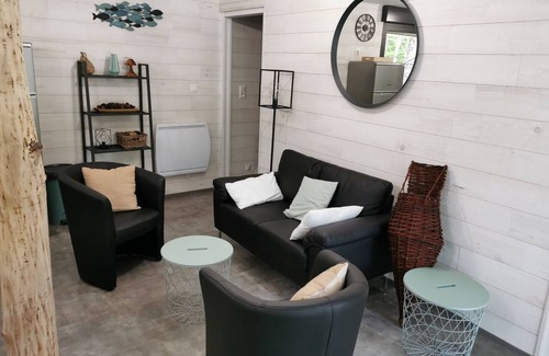 Courcy-aux-Loges Ski Chalet | Relax at Gîte Chalet de L'étang with Family-Friendly Amenities