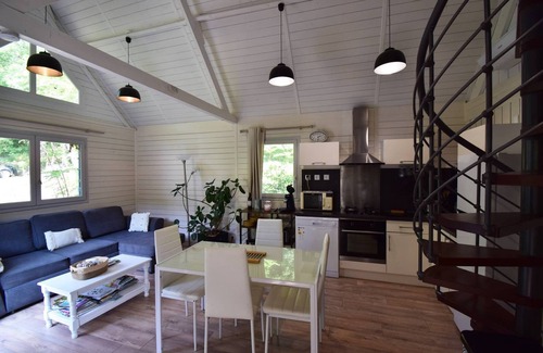 Gueyze Ski Chalet | Unique Chalet with Pool and Lake Near the Landes Region