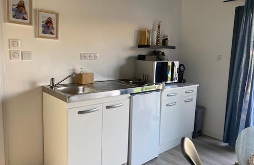 Le Mesnil-en-Vallee House | Cozy Room with Hot Tub - Perfect for Relaxing Getaways
