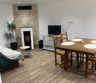 Tanis House | Cozy Gîte with Pellet Stove - Family-Friendly Retreat