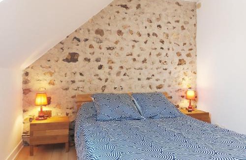 Chateaudun House | Cozy Gîte in a Historic Farmhouse with Garden & WiFi